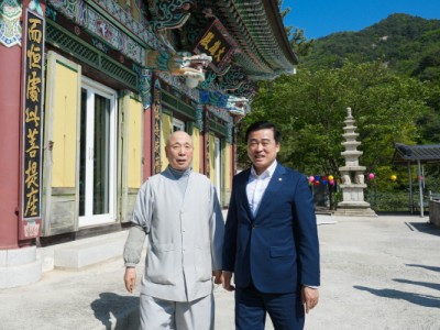 손영준 노원구의장, 부처님 오신날 맞아 정암사 경담스님 예방