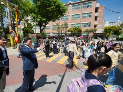 손영준 노원구의장, 중계본동 수암초등학교 어린이 통학로 안전 살펴